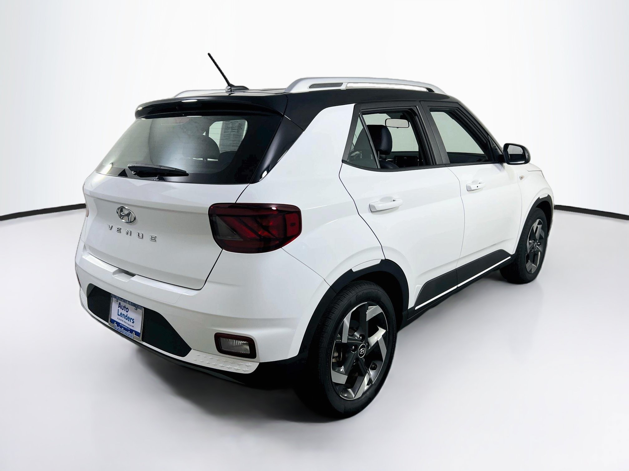 Used 2023 Hyundai Venue Limited FWD image 5