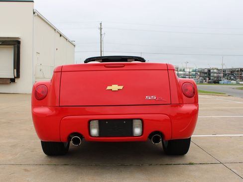 Used 2004 Chevrolet SSR w/ Preferred Equipment Group RWD image 36