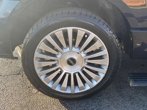 Used 2015 Lincoln Navigator 4WD w/ Equipment Group 101A Reserve image 11