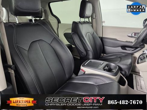 Used 2024 Chrysler Pacifica Touring-L image 33