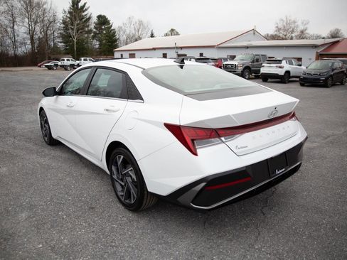 Used 2025 Hyundai Elantra SEL image 5