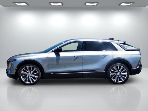 Certified 2025 Cadillac Lyriq Luxury w/ LPO, Floor Liner Package AWD/4WD image 7