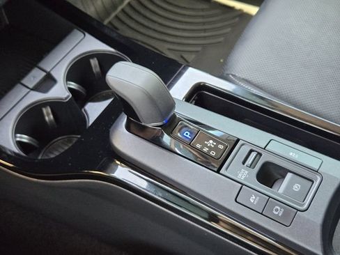 Used 2025 Toyota Prius FWD image 21