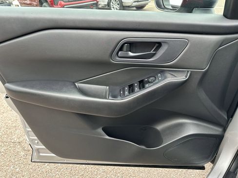 Used 2024 Nissan Rogue S FWD image 29