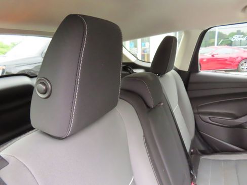 Used 2015 Ford Escape SE FWD image 31