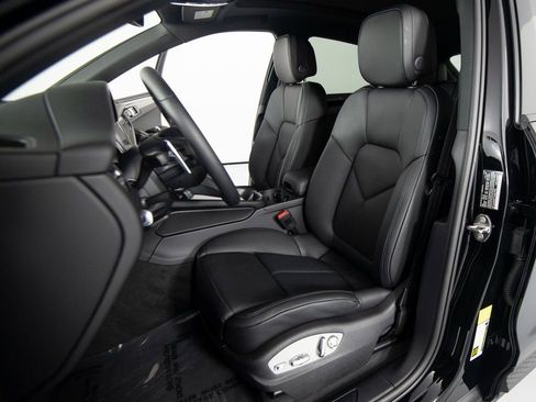 New 2026 Porsche Macan AWD/4WD image 5