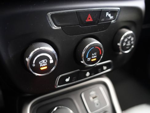 Used 2018 Jeep Compass Latitude w/ Safe & Security Group image 22