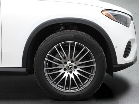 Used 2025 Mercedes-Benz GLC 300 image 14