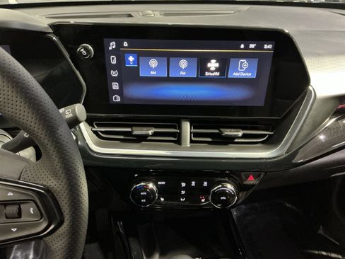 Used 2025 Chevrolet Trax RS w/ Sunroof Package image 26