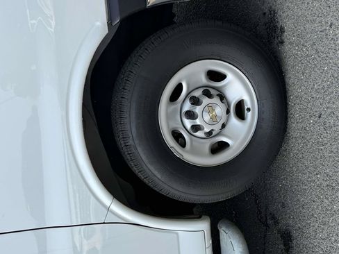 Used 2024 Chevrolet Express 2500 w/ Driver Convenience Package RWD image 7