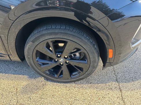 Used 2024 Buick Envision Sport Touring image 3