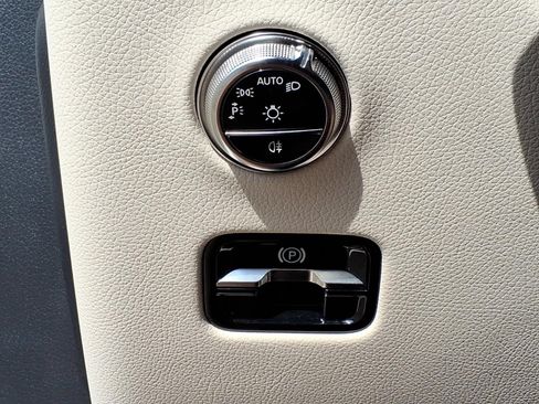 Certified 2025 Mercedes-Benz GLC 350e 4MATIC image 16
