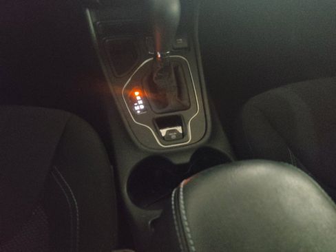 Used 2021 Jeep Cherokee Latitude FWD image 26