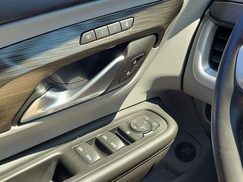 Used 2022 GMC Terrain SLT w/ Infotainment Package II image 32