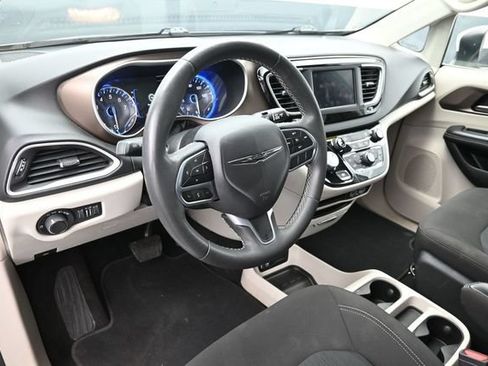 Used 2022 Chrysler Voyager LX FWD image 22