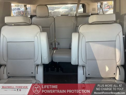 Used 2022 GMC Yukon XL Denali w/ Advanced Technology Package image 5