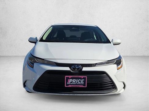 Used 2023 Toyota Corolla LE FWD image 2