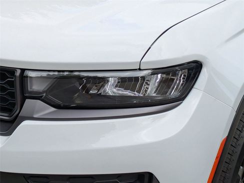 New 2026 Jeep Grand Cherokee Altitude RWD image 10