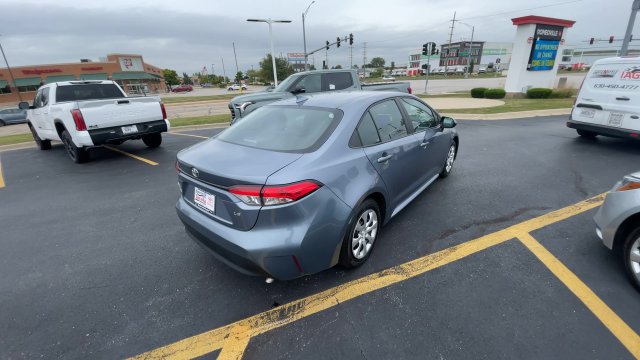 Used 2025 Toyota Corolla LE FWD image 2