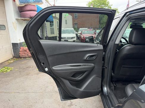 Used 2018 Chevrolet Trax LT w/ LT Convenience Package AWD/4WD image 24