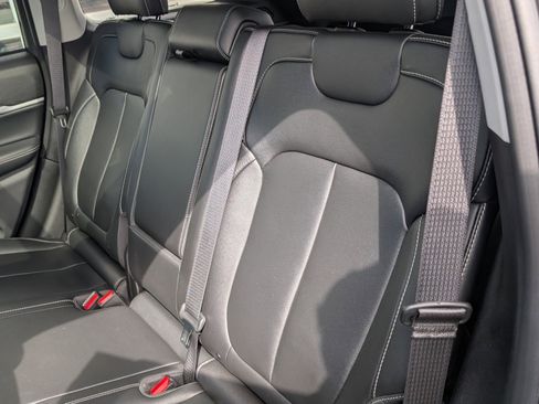 Used 2024 Jeep Grand Cherokee Limited image 44