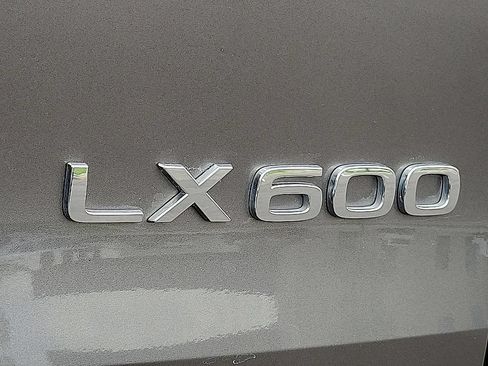Used 2024 Lexus LX 600 4WD w/ Luxury Package image 9