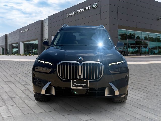 Used 2025 BMW X7 xDrive40i AWD/4WD image 8