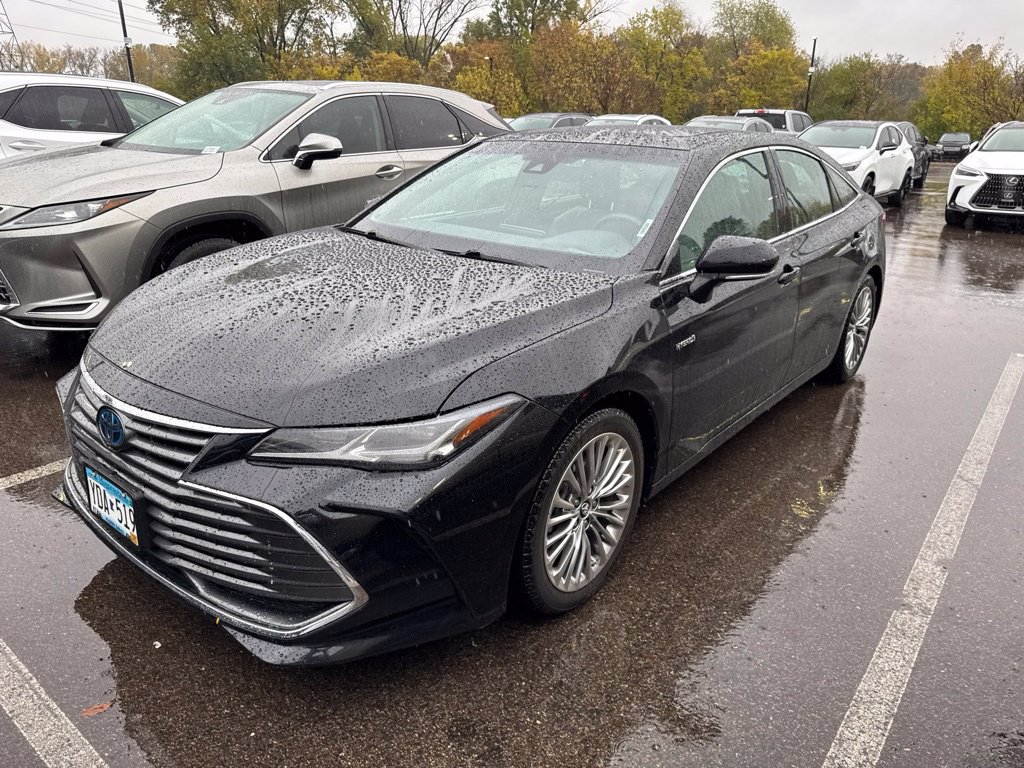 Used 2019 Toyota Avalon Limited w/ Carpet Mat Package FWD image 2