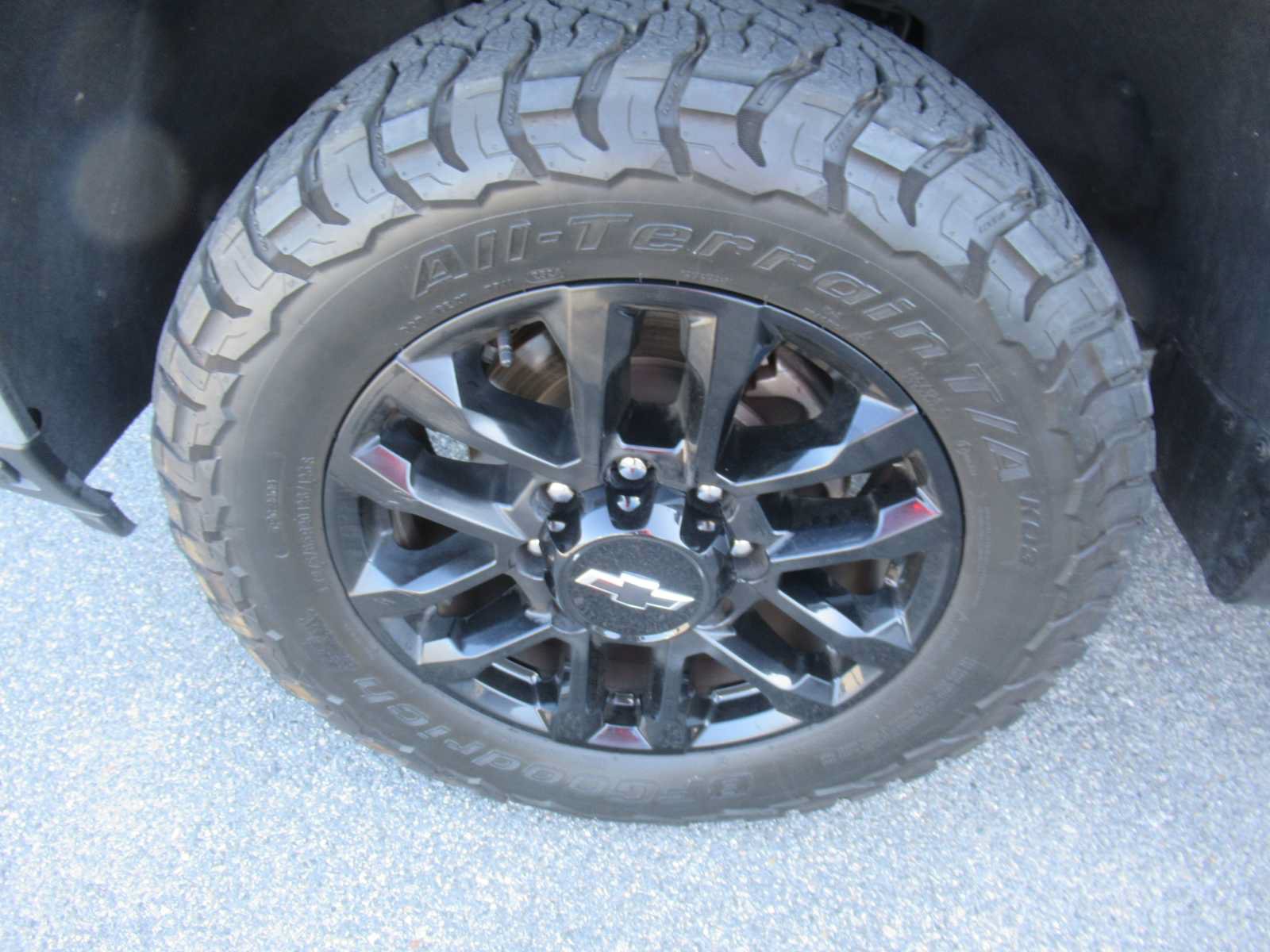 Used 2025 Chevrolet Silverado 2500 LT AWD/4WD image 9