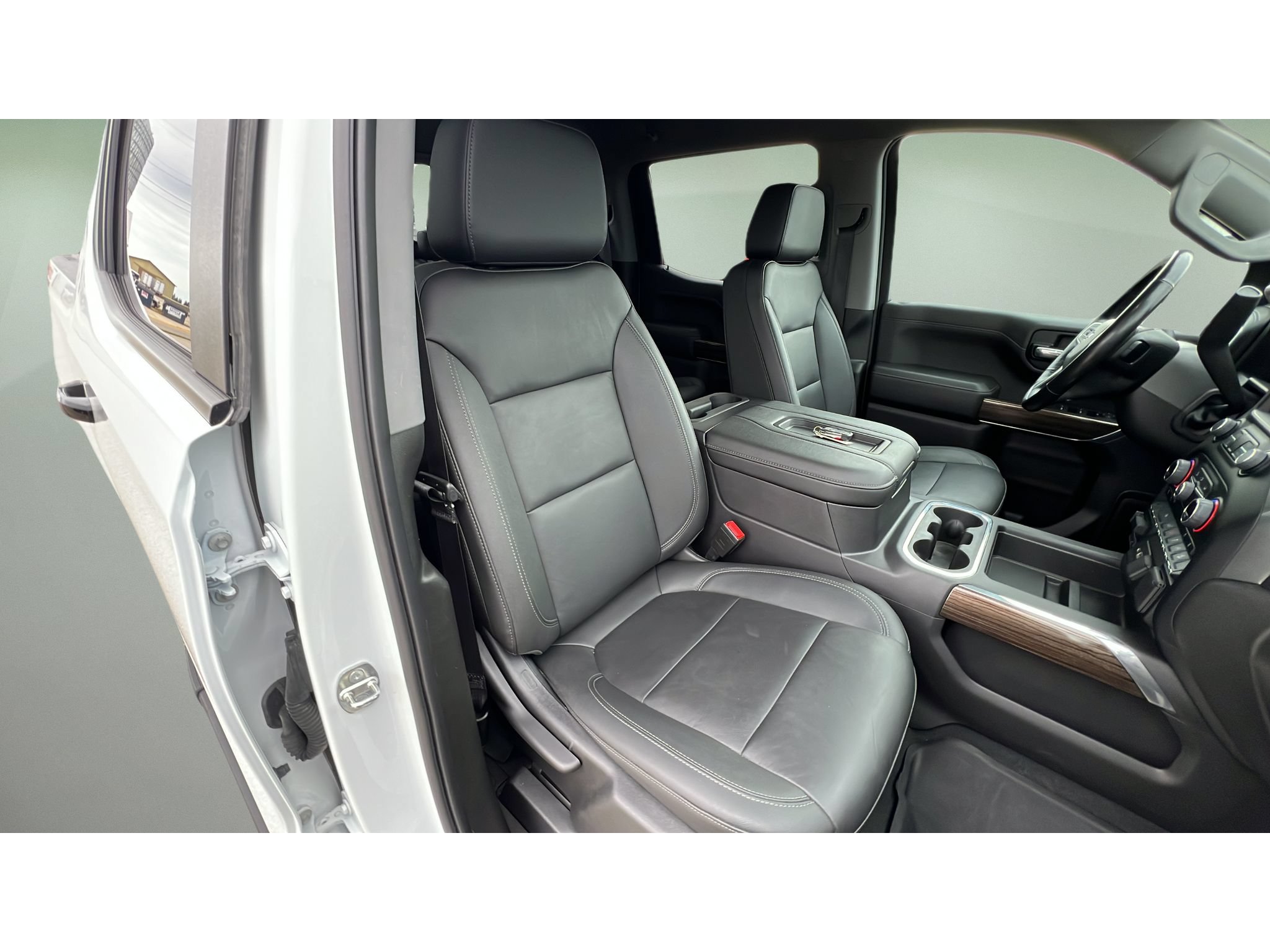 Certified 2022 Chevrolet Silverado 1500 LT Trail Boss w/ LT Trail Boss Premium Package AWD/4WD image 32