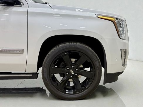 Used 2020 Cadillac Escalade ESV Platinum image 4