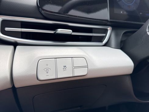 New 2025 Hyundai Elantra Limited image 20