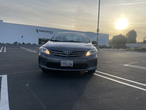 Used 2013 Toyota Corolla LE image 2
