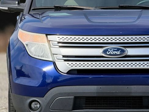 Used 2014 Ford Explorer XLT w/ Equipment Group 202A AWD/4WD image 11