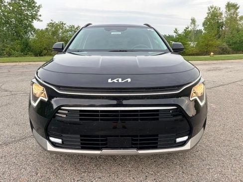 Certified 2025 Kia Niro EX Touring FWD image 8