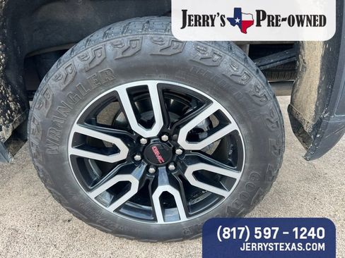 Used 2024 GMC Sierra 1500 AT4 w/ Technology Package AWD/4WD image 6
