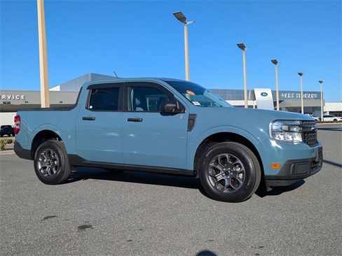 Certified 2022 Ford Maverick XLT image 2