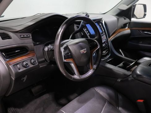 Used 2018 Cadillac Escalade ESV Premium Luxury AWD/4WD image 16