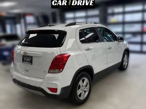 Used 2019 Chevrolet Trax LT w/ LT Convenience Package FWD image 4