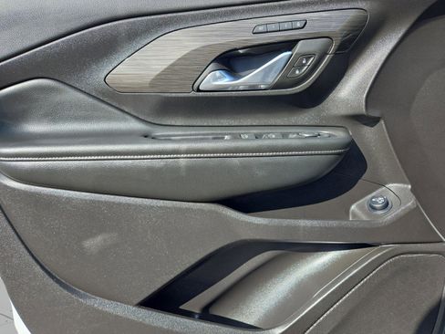 Used 2024 GMC Terrain SLT image 16