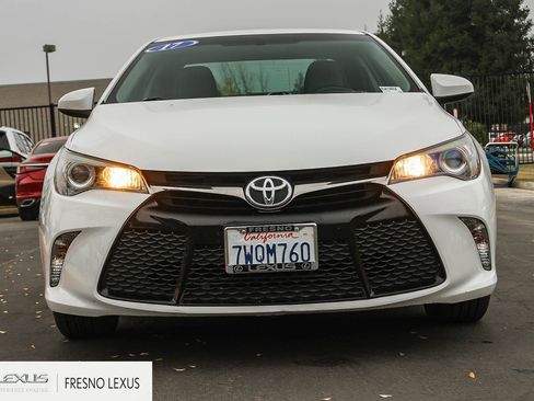 Used 2017 Toyota Camry SE image 2