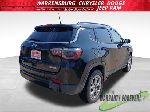 Used 2025 Jeep Compass Latitude w/ Convenience Group AWD/4WD image 4