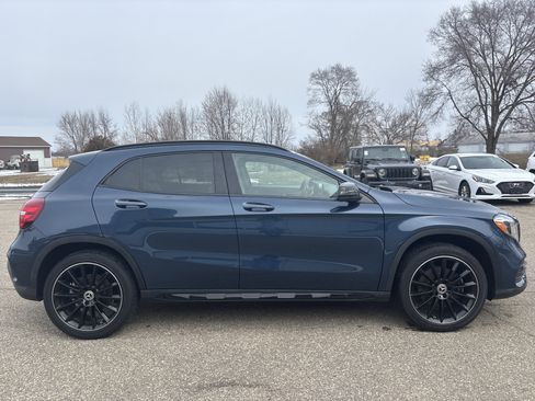 Used 2020 Mercedes-Benz GLA 250 GLA 250 w/ AMG Line Exterior image 2