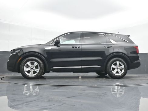 Used 2023 Kia Sorento LX image 17