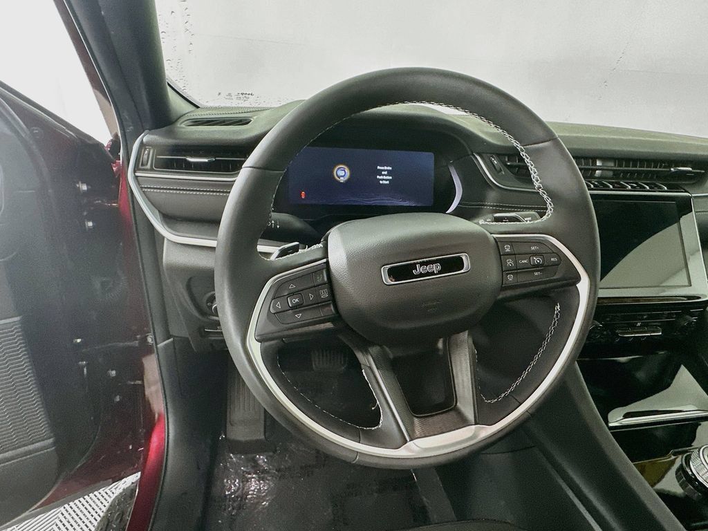 Certified 2025 Jeep Grand Cherokee Altitude AWD/4WD image 19