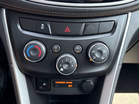 Used 2019 Chevrolet Trax LT w/ LT Convenience Package FWD image 18
