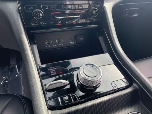 Used 2023 Jeep Grand Cherokee 4WD 4xe image 11