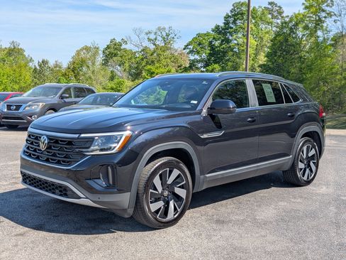 Used 2025 Volkswagen Atlas Cross Sport SEL image 5