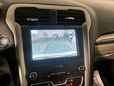 Used 2020 Ford Fusion SE image 20