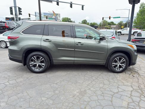 Used 2016 Toyota Highlander XLE AWD/4WD image 9